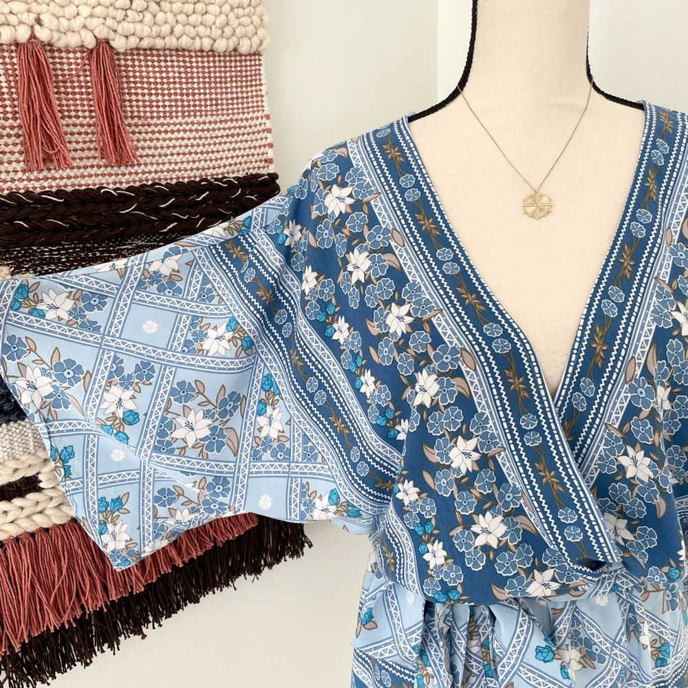 Lulus Dominica Floral Print Short Sleeve Romper Blue Size S - Picture 3 of 10